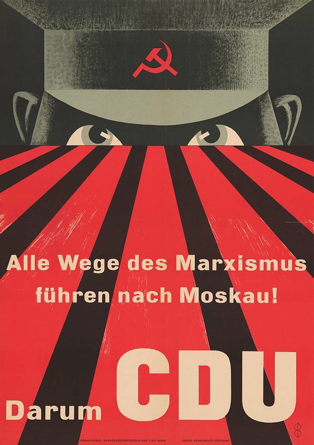 Auf rot-schwarzem Hintergrund der Text: Alle Wege des Marxismus führen nach Moskau. Darum CDU". Am Horizont ein starrender Mensch mit Hammer und Sichel auf der Mütze.