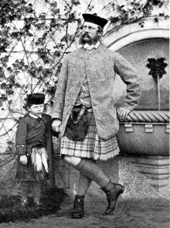 Szene einer grausamen Kindheit jenseits der christlich-bürgerlichen Kernfamilie: Prinz Wilhelm II. mit seinem Vater, Balmoral Castle, Oktober 1863. Fotograf: George Washington Wilson, Quelle: Wikimedia Commons.