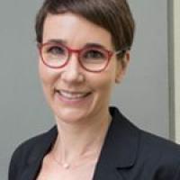 Porträt Prof. Dr. Juliane Tomann