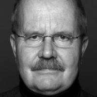 Schwarz Weiß Portrait eines Mannes mit Brille