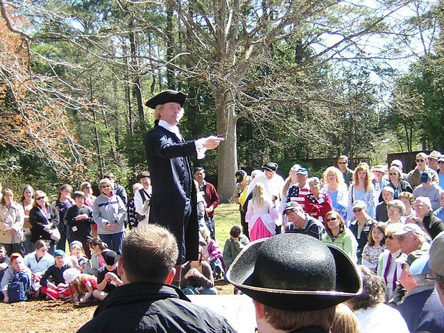 A professional actor impersonates Thomas Jefferson giving a speech on the grounds of the Governor’s Palace in Colonial Williamsburg. Photo: Larry Pieniazek, Colonial Williamsburg, April 3, 2006. Source: [https://commons.wikimedia.org/wiki/File:Colonial_Williamsburg_Thomas_Jefferson_Reenactment_DSCN7269.JPG Wikimedia Commons], License: [https://creativecommons.org/licenses/by/2.5/deed.en CC BY 2.5]