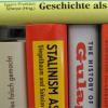 Ansicht von Büchern in einem Regal